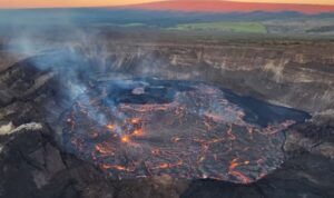 إندونيسيا ترفع تحذير بركان بور ني تيلونج بعد نشاط زلزالي