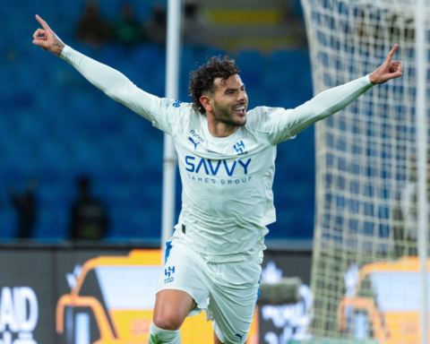 ثيو هيرنانديز يعلق على فوز الهلال وتعثر النصر في الدوري