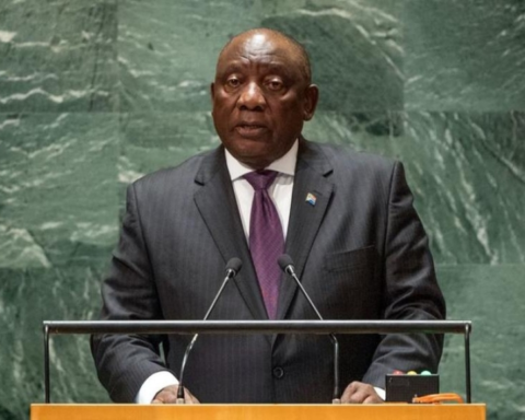 رئيس جنوب إفريقيا: إسرائيل تتحدى قرارات العدل الدولية والأمم المتحدة