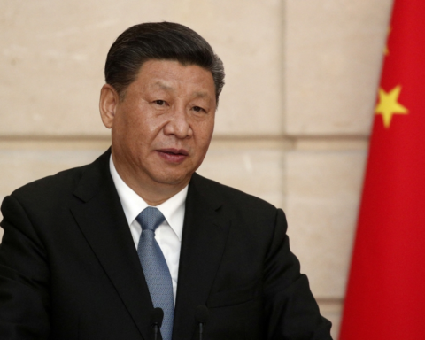 شي جين بينغ يتوقع نمو الاقتصاد الصيني 5% وتطور الذكاء الاصطناعي