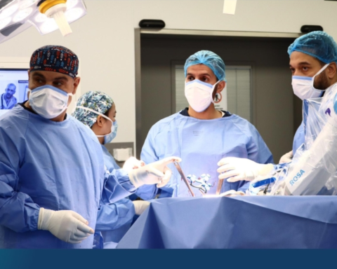 المدينة الطبية بالقصيم تجري أول استبدال لمفصل الركبة بالروبوت