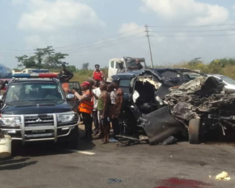نجاة أنطوني جوشوا من حادث مروع في نيجيريا ووفاة مدربيه