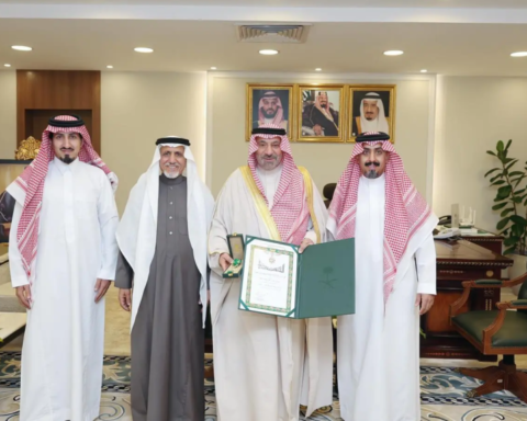 تكريم مواطن بنجران بوسام الملك عبدالعزيز لتبرعه بكليته لوالده