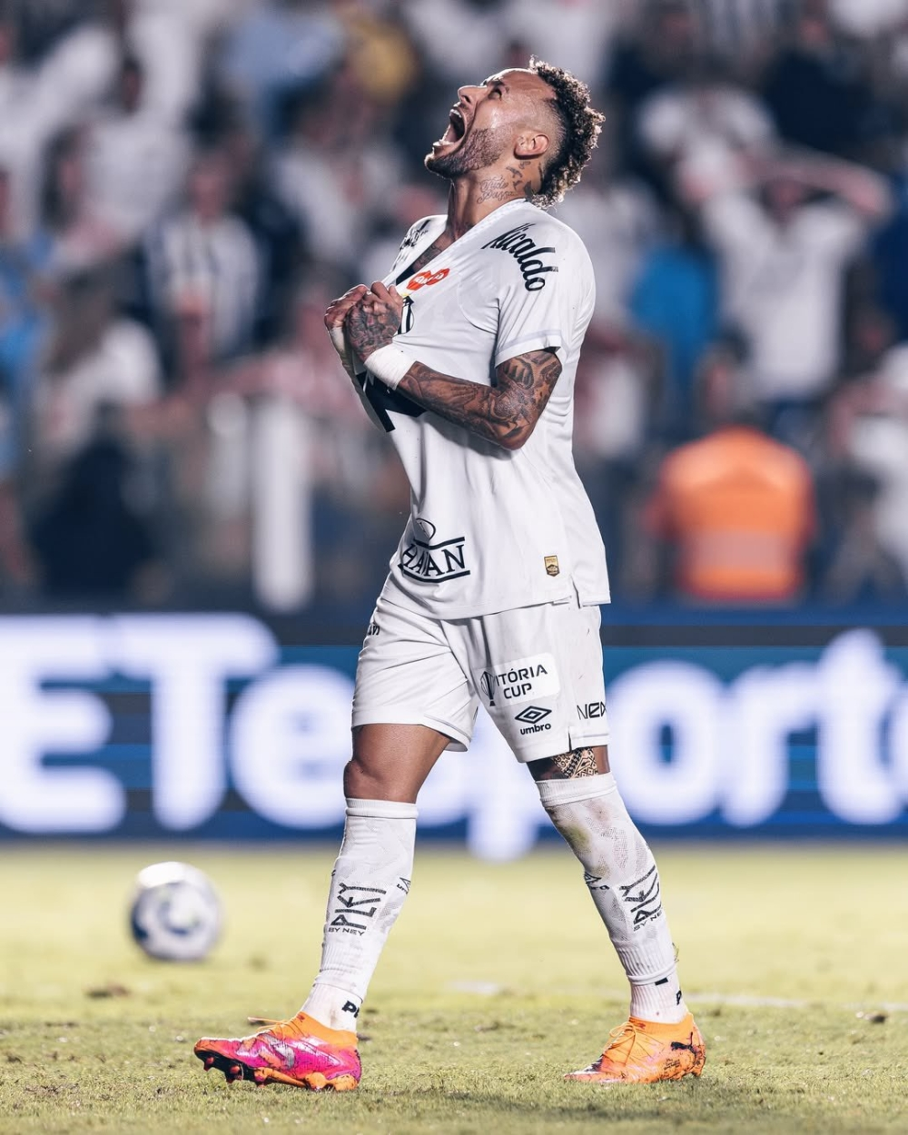 نيمار يجدد عقده مع سانتوس ويرفض إنتر ميامي - التفاصيل الكاملة