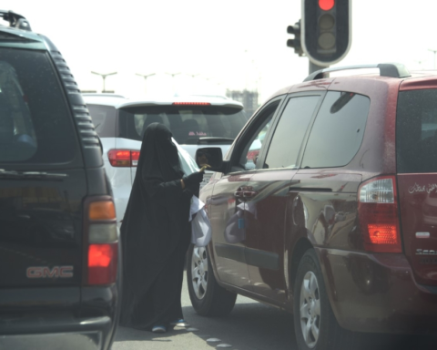 عقوبة التسول في السعودية: السجن 6 أشهر وغرامة 50 ألف ريال