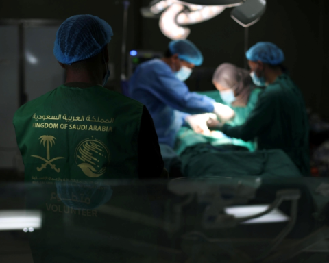 مركز الملك سلمان للإغاثة يجري 99 عملية جراحية في غزة