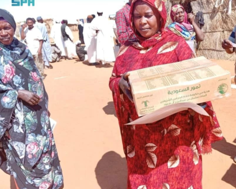 مركز الملك سلمان للإغاثة يوزع مساعدات غذائية في 4 دول