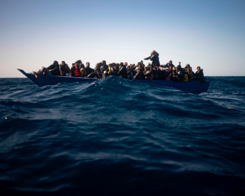 غرق قارب مهاجرين قبالة غامبيا: مصرع 7 وفقدان العشرات