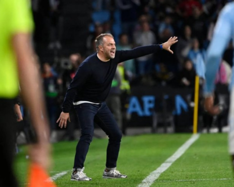 ديربي برشلونة: فليك يدعم غارسيا أمام غضب جماهير إسبانيول