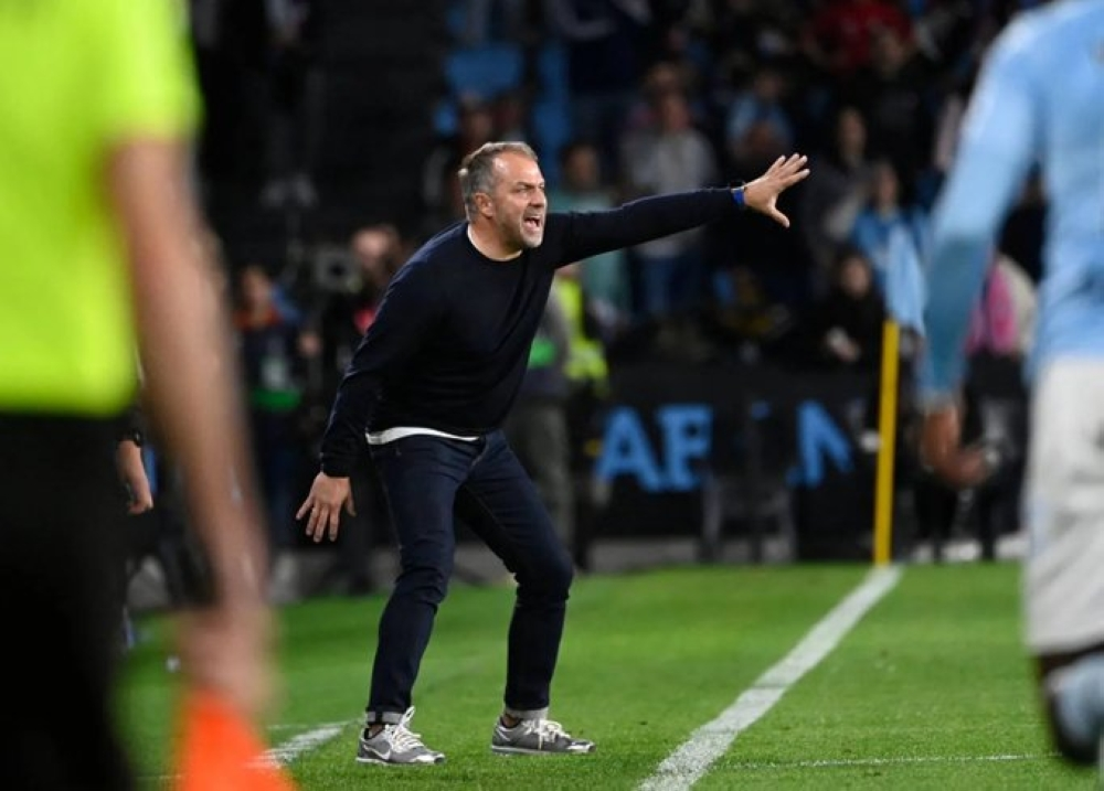 ديربي برشلونة: فليك يدعم غارسيا أمام غضب جماهير إسبانيول