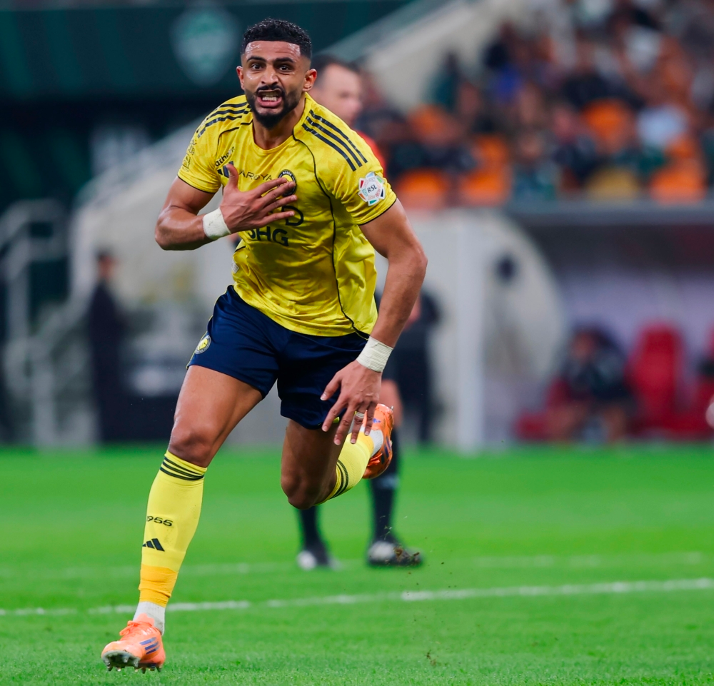 عبدالإله العمري يدخل التاريخ بثنائية في شباك الأهلي بدوري روشن