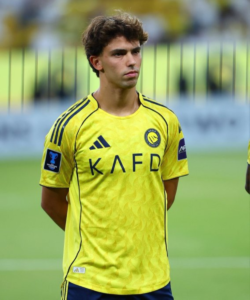 اشتباك جواو فيليكس مع مدير الأهلي وتصرف رونالدو المثير