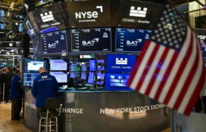 Wall Street closes mixed, Dow Jones rises
