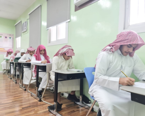 اختبارات الفصل الأول: 40 درجة تحسم النتائج وعقوبات للجوال