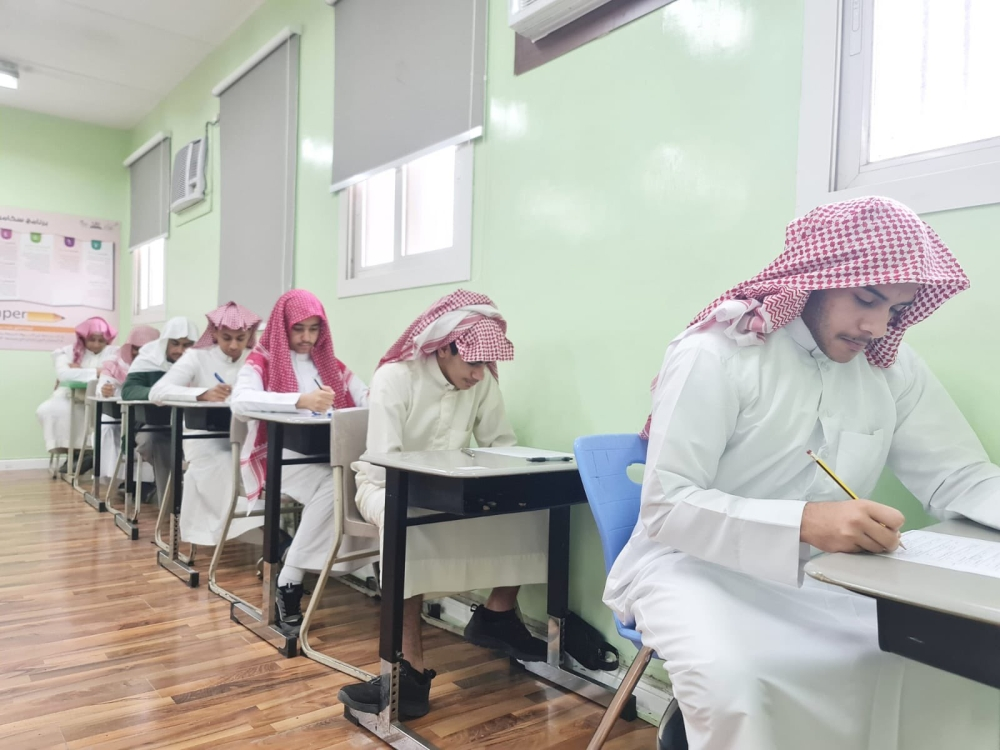 اختبارات الفصل الأول: 40 درجة تحسم النتائج وعقوبات للجوال