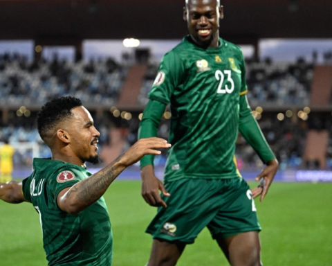 جنوب إفريقيا ضد الكاميرون: بروس يتحدى فريقه السابق في أمم إفريقيا