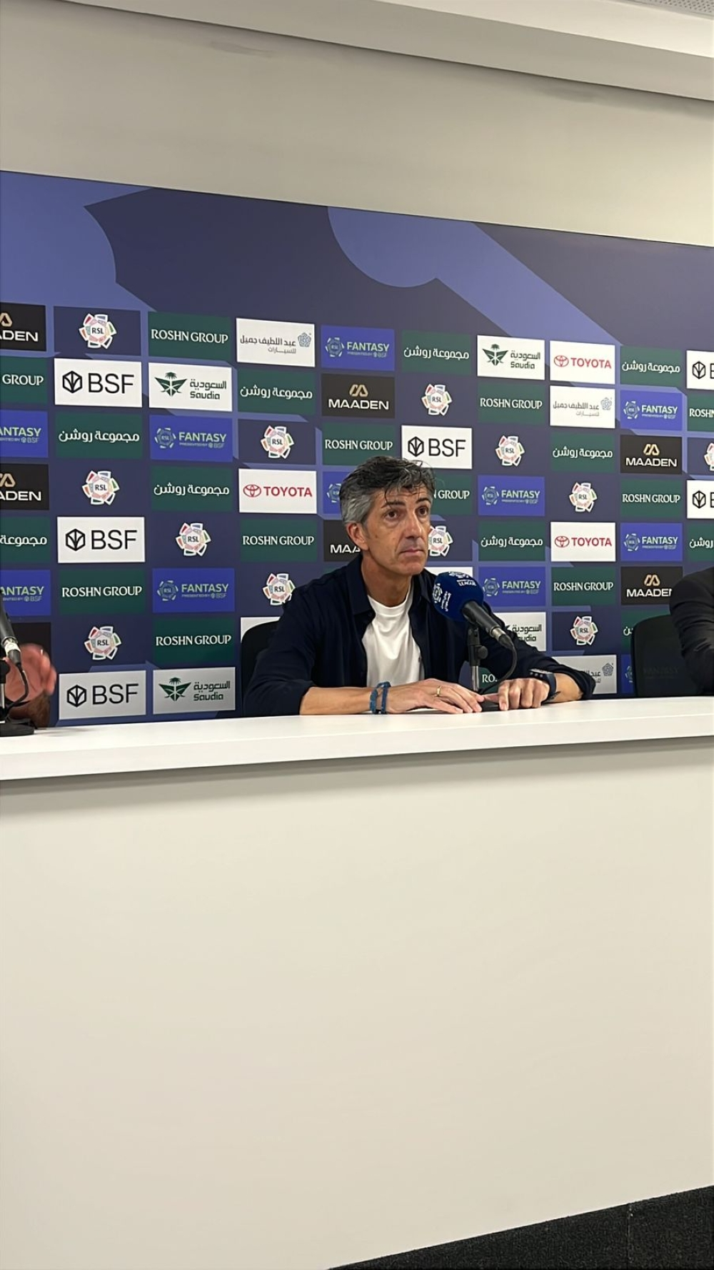 ألغواسيل يرد على أنباء إقالته من الشباب بعد خسارة الفتح