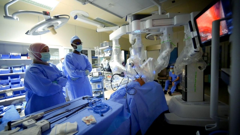 مدينة الملك عبدالله الطبية: 100 جراحة روبوتية وإنجاز إقليمي