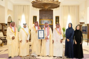 نائب أمير مكة يتسلم شهادة غينيس لأكبر هاكثون صحي عالمياً