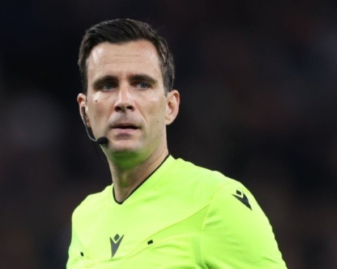 حكم مباراة الهلال وضمك: أرقام إريك لامبريشتس وتفاؤل الزعيم