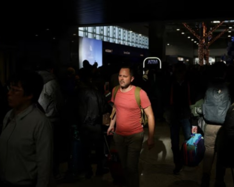 إغلاق المجال الجوي اليوناني: توقف الرحلات بسبب عطل الاتصالات