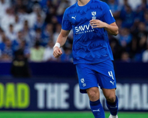 سبب استبعاد يوسف أكتشيشيك من تشكيل الهلال أمام ضمك وعودة نيفيز