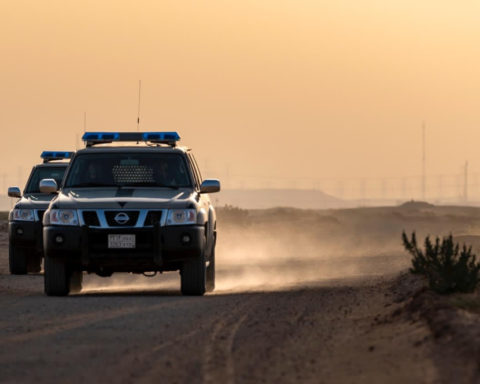 ضبط مخالف لنظام البيئة في حائل يبيع الحطب المحلي