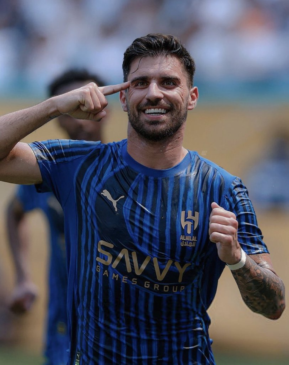 نيفيز يحسم موقفه من تجديد عقده مع الهلال وعروض روشن