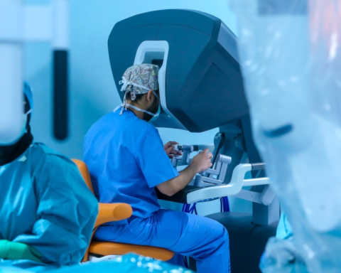 التخصصي يستأصل الطحال والمرارة روبوتياً لطفلة - إنجاز طبي