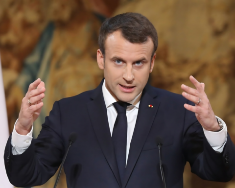 ماكرون يرفض طريقة اعتقال أمريكا لمادورو ويصفه بالديكتاتور