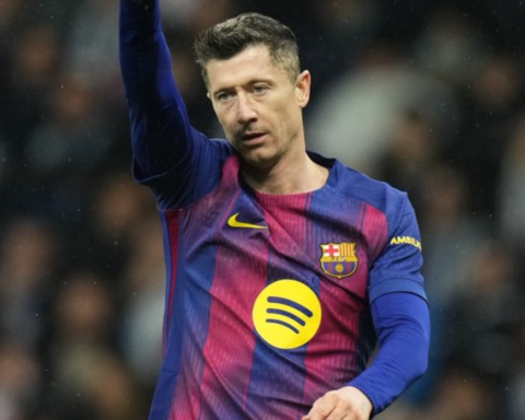 ليفاندوفسكي والهلال: تفاصيل العرض السعودي وموقف برشلونة