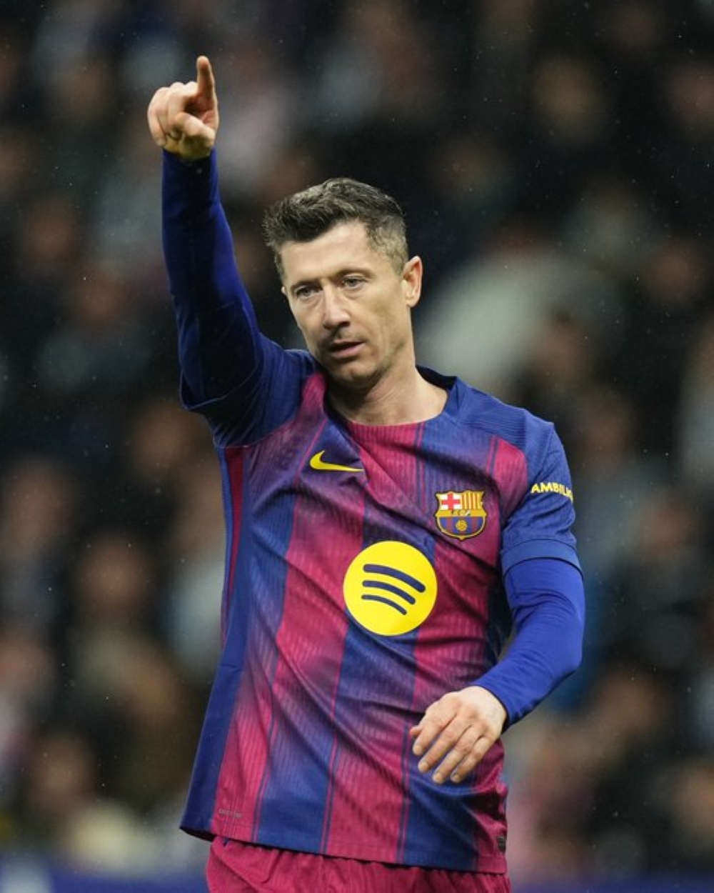 ليفاندوفسكي والهلال: تفاصيل العرض السعودي وموقف برشلونة