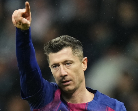 تطورات مفاوضات الهلال مع ليفاندوفسكي: هل ينضم نجم برشلونة للزعيم؟