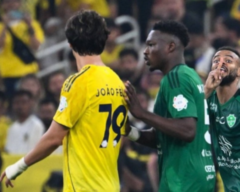 إيقاف علي مجرشي مباراتين وتغريمه بعد مباراة الأهلي والنصر