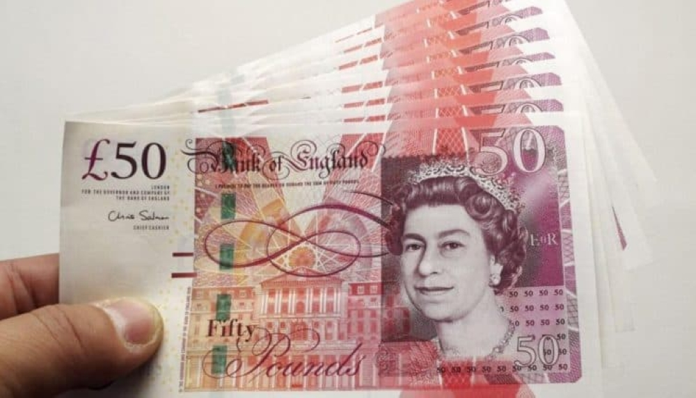 سعر الجنيه الإسترليني اليوم يرتفع أمام الدولار واليورو