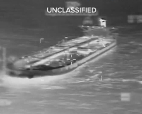 الأقمار الاصطناعية ترصد هروب 16 ناقلة نفط من فنزويلا