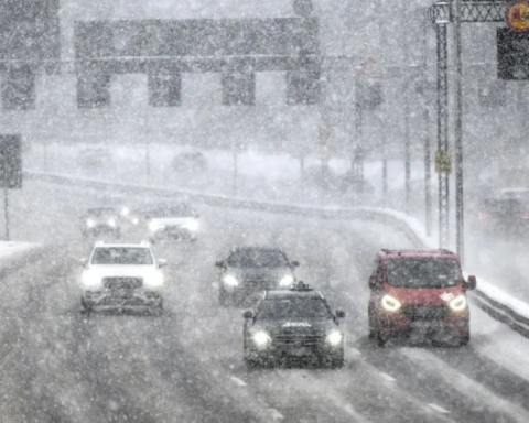 موجة برد تشل أوروبا: تعطل السفر في بريطانيا وفرنسا وهولندا