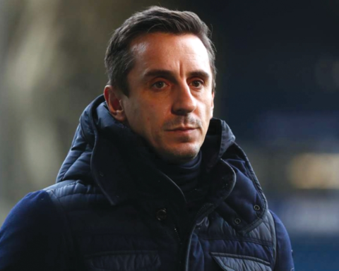 نيفيل يحذر مانشستر يونايتد بعد إقالة أموريم: كفى تجارب