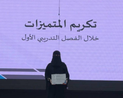 تقنية الأحساء تكرم المتميزات في الكشافة والتطوع والزي الرسمي