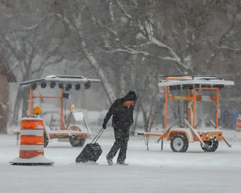 الثلوج تشل هولندا: توقف القطارات وإلغاء 300 رحلة جوية