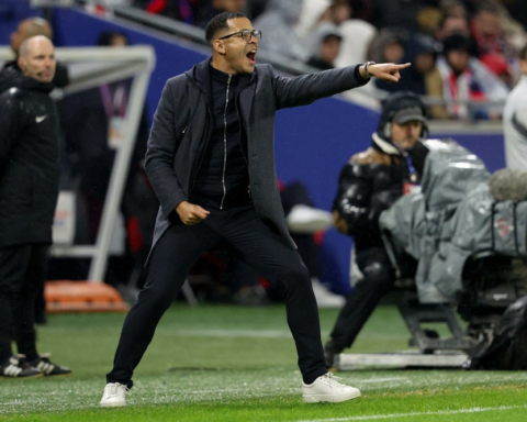 رسمياً: ليام روسنير مدرباً لتشيلسي خلفاً لماريسكا حتى 2032