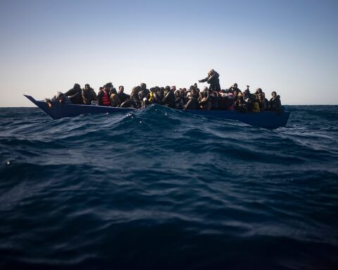 ارتفاع ضحايا غرق قارب مهاجرين في غامبيا إلى 31 وفاة