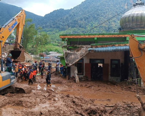 فيضانات إندونيسيا: 16 قتيلاً في سولاويزي وتشريد المئات