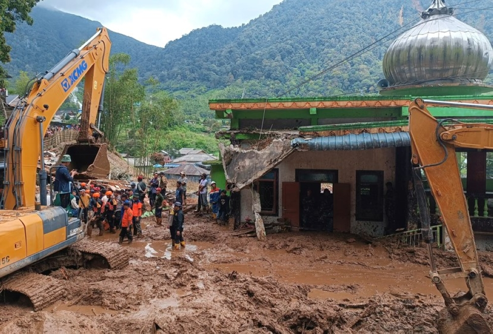 فيضانات إندونيسيا: 16 قتيلاً في سولاويزي وتشريد المئات