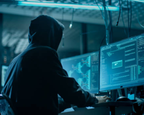 النيابة العامة تحذر من التحرش الإلكتروني: عقوبات صارمة وحماية للخصوصية