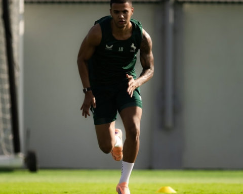 عودة جواو كوستا لقائمة الاتفاق ضد النجمة في دوري روشن