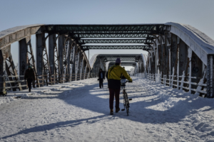 السفارة السعودية في فرنسا تحذر من ثلوج باريس وتأخر الرحلات