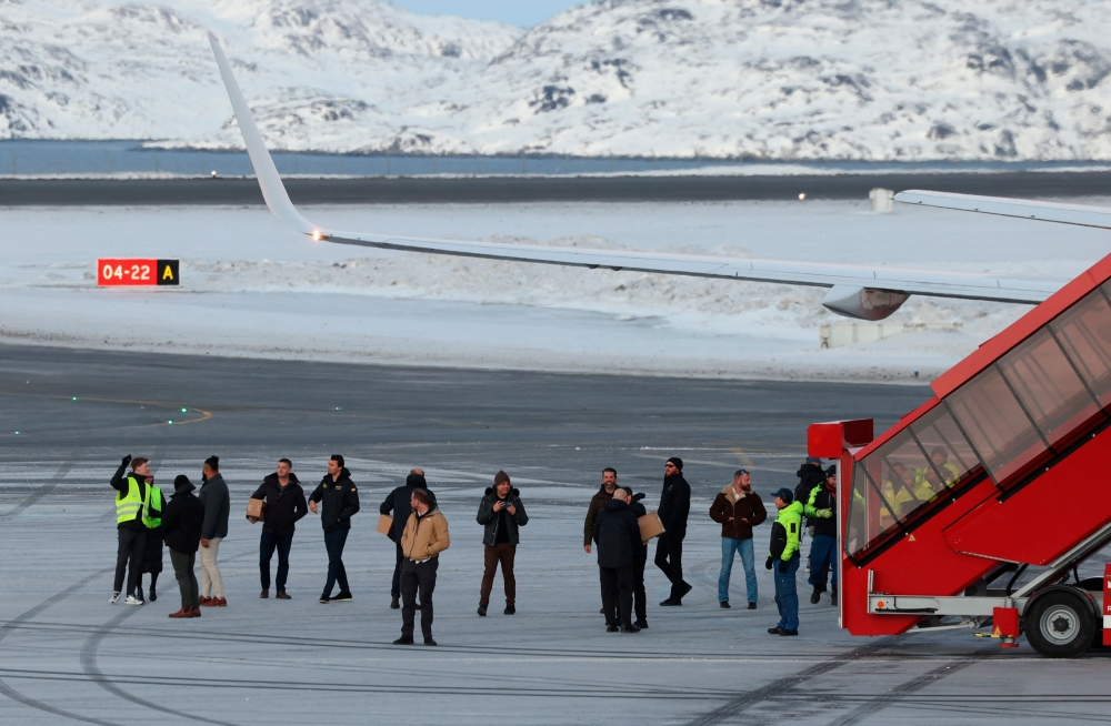 ترامب يدرس ضم جرينلاند عسكرياً: تفاصيل الأزمة مع الدنمارك