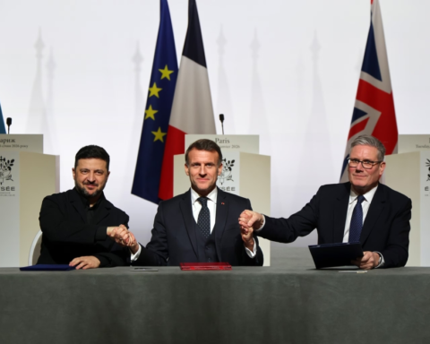 ماكرون يكشف تفاصيل إعلان باريس: ضمانات أمنية صلبة لأوكرانيا