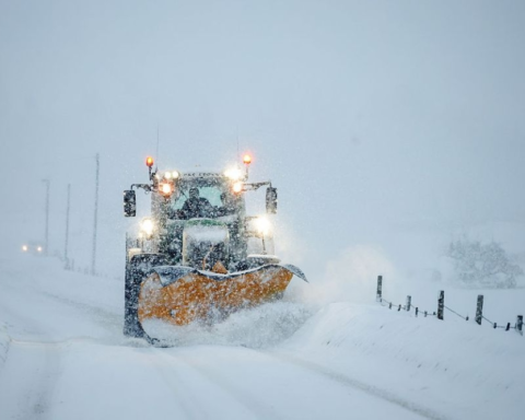 6 قتلى وشلل في النقل.. سوء الأحوال الجوية يضرب أوروبا